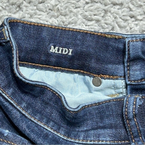 American Eagle Shorts Womens 2 Midi Dark Wash Stretch Cut Off Style Casual Party - Picture 3 of 5